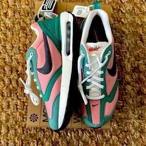 Nike air max dawn NN trainers💗